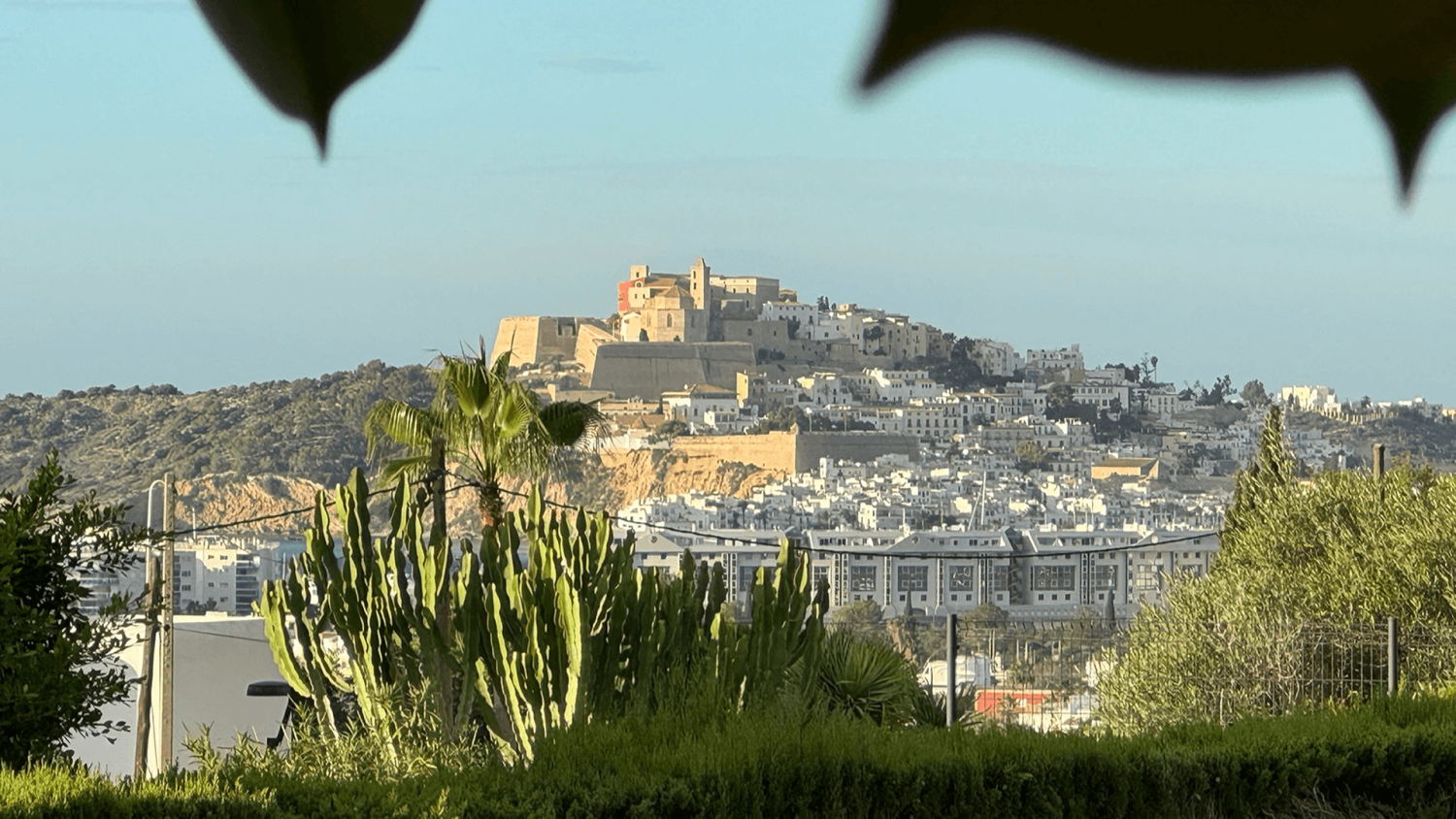 6 bedrooms Land in Jesus, Spain No. 145476