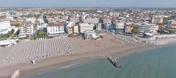 Пентхаус с 5 комнатами в Каорле, Италия № 153449 2