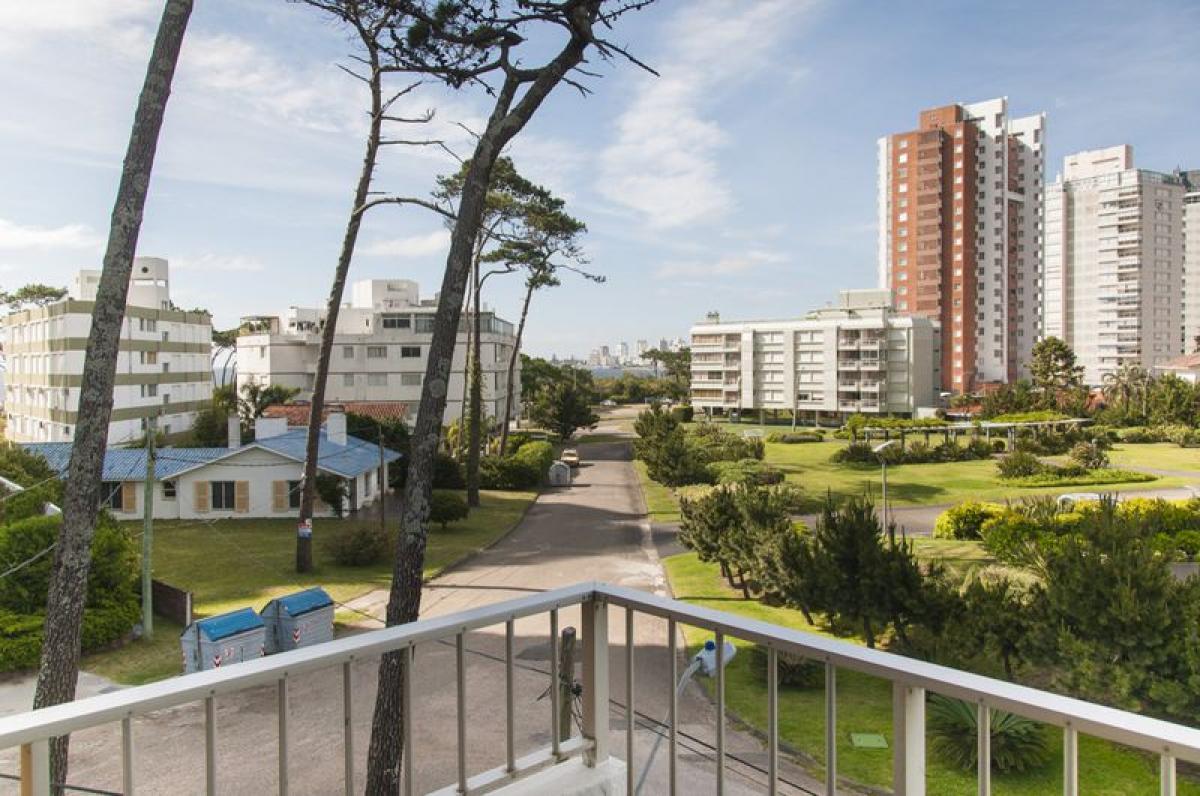 Apartamento de 2 dormitorios en Maldonado, Uruguay No. 11301