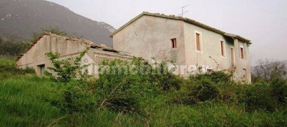 Villa de 4 dormitorios en Assisi, Italy No. 5555 2