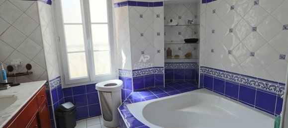 5 bedrooms House in Poissy, France No. 176943 10
