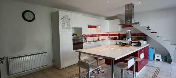 5 bedrooms House in Poissy, France No. 176943 3