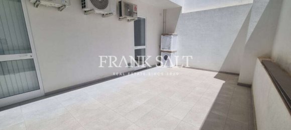 Duplex independente T3 em Pieta, Malta N.º 7590 9
