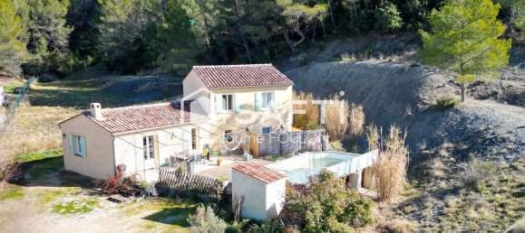  Castillos de 4 dormitorios en Saint-Saturnin-les-Apt, France No. 190813 8