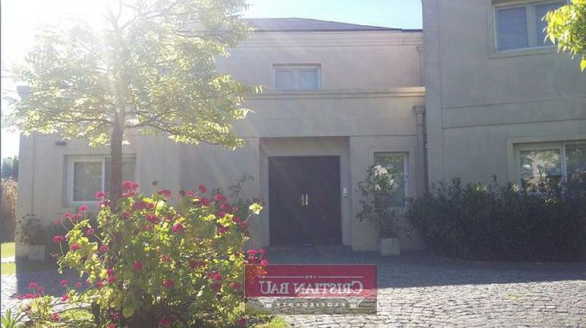 3 bedrooms House in Tigre, Argentina No. 16108