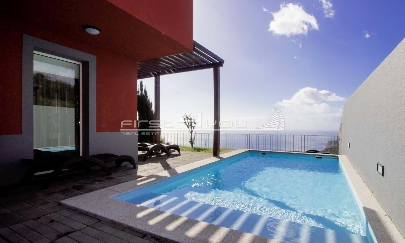 3 bedrooms Townhouse in Calheta, Portugal No. 184249