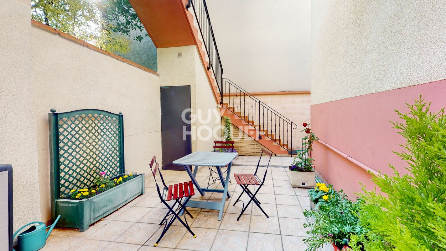 2 bedrooms Duplex in Les Lilas, France No. 181707