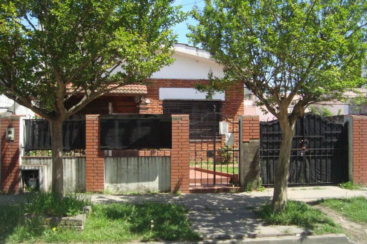 2 bedrooms House in Almirante Brown, Argentina No. 67950