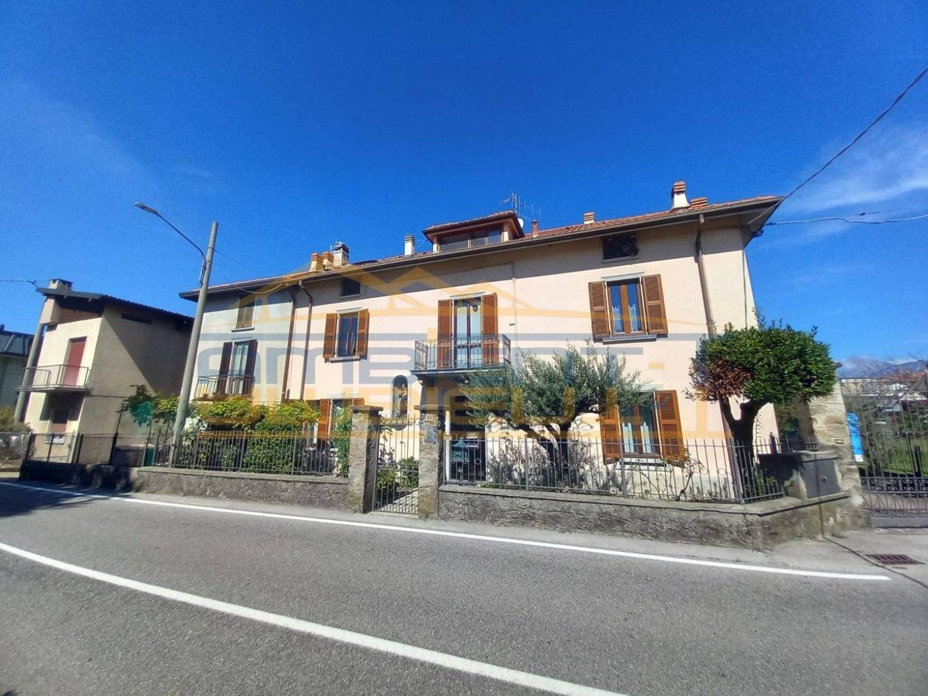 2 Schlafzimmer Wohnung in Oggiono, Italy, Nr. 381214