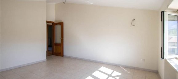 3 Schlafzimmer Wohnung in Atina, Italy, Nr. 343401 11
