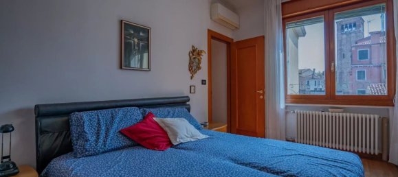 5 rooms Apartment in Venice, Italy No. 297120 9