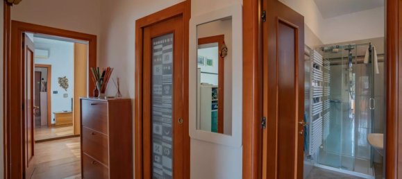 5 rooms Apartment in Venice, Italy No. 297120 2