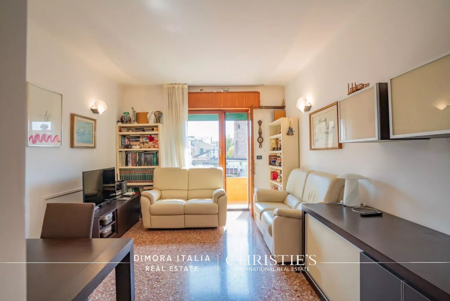5 rooms Apartment in Venice, Italy No. 297120
