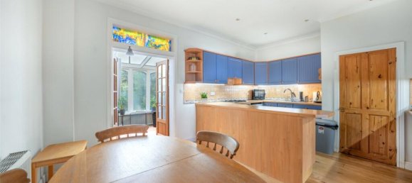 4 bedrooms House in Colindale, United Kingdom No. 7830 6