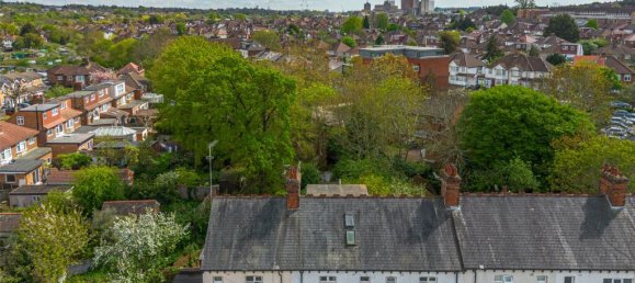 4 bedrooms House in Colindale, United Kingdom No. 7830 15