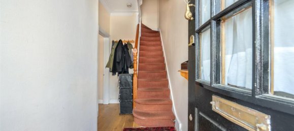 4 bedrooms House in Colindale, United Kingdom No. 7830 8