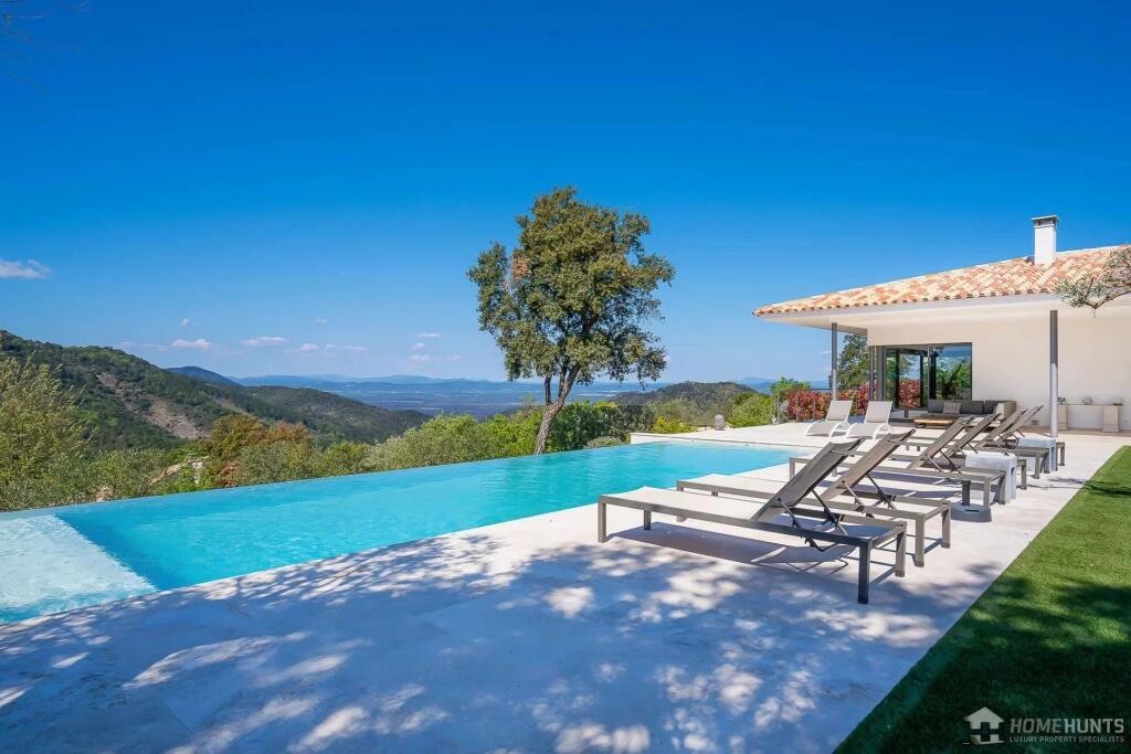 5 bedrooms Villa in La Garde-Freinet, France No. 285025