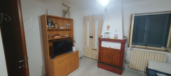 Apartamento de 4 habitaciónes en Urbino, Italy No. 292002 3