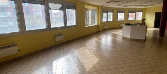 1215m² Building in Amiens, France No. 237272 2