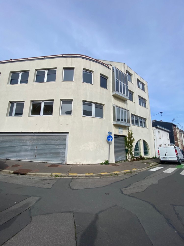 1215m² Building in Amiens, France No. 237272