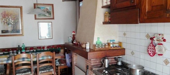 10 rooms Villa in Lucca, Italy No. 11671 2