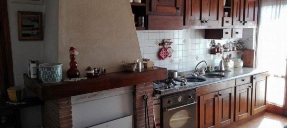 10 rooms Villa in Lucca, Italy No. 11671 3