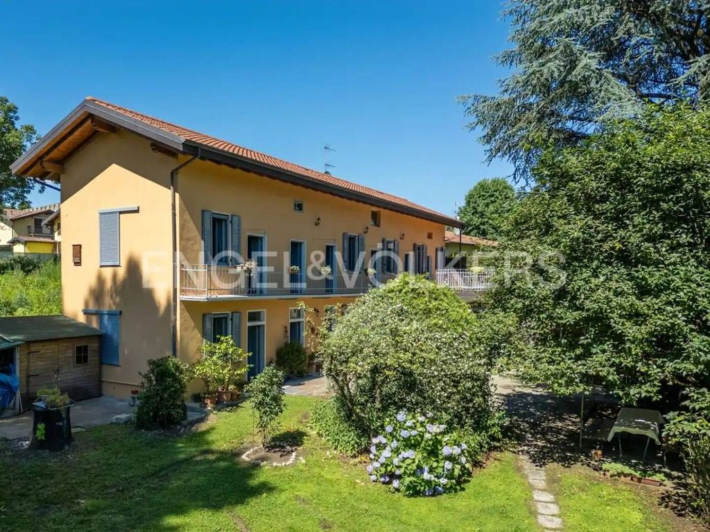 4 bedrooms Villa in Brebbia, Italy No. 109166