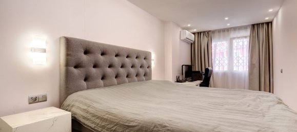 3 bedrooms Townhouse in Marbella, Spain No. 150239 12