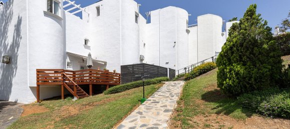 3 bedrooms Townhouse in Marbella, Spain No. 150239 2