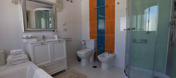 4 bedrooms Villa in Marbella, Spain No. 28156 7