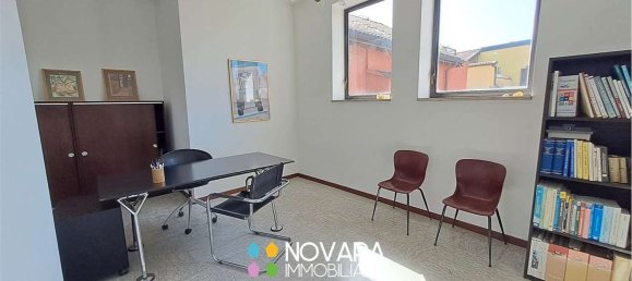 Bureau à Novara, Italy 75m² No. 67539 17