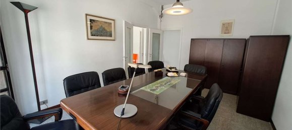 Bureau à Novara, Italy 75m² No. 67539 11