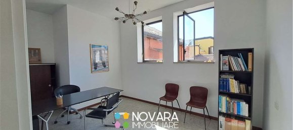 Bureau à Novara, Italy 75m² No. 67539 6