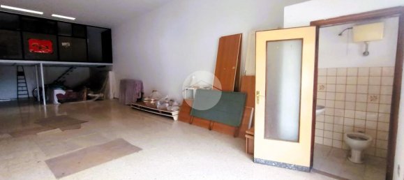 Propiedad comercial de 1 habitación en Manfredonia, Italy No. 70797 22