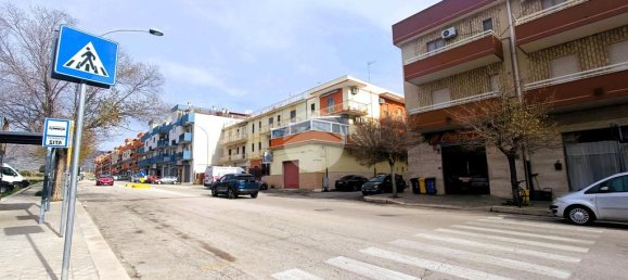 Propiedad comercial de 1 habitación en Manfredonia, Italy No. 70797 31