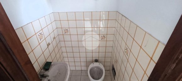 Propiedad comercial de 1 habitación en Manfredonia, Italy No. 70797 11