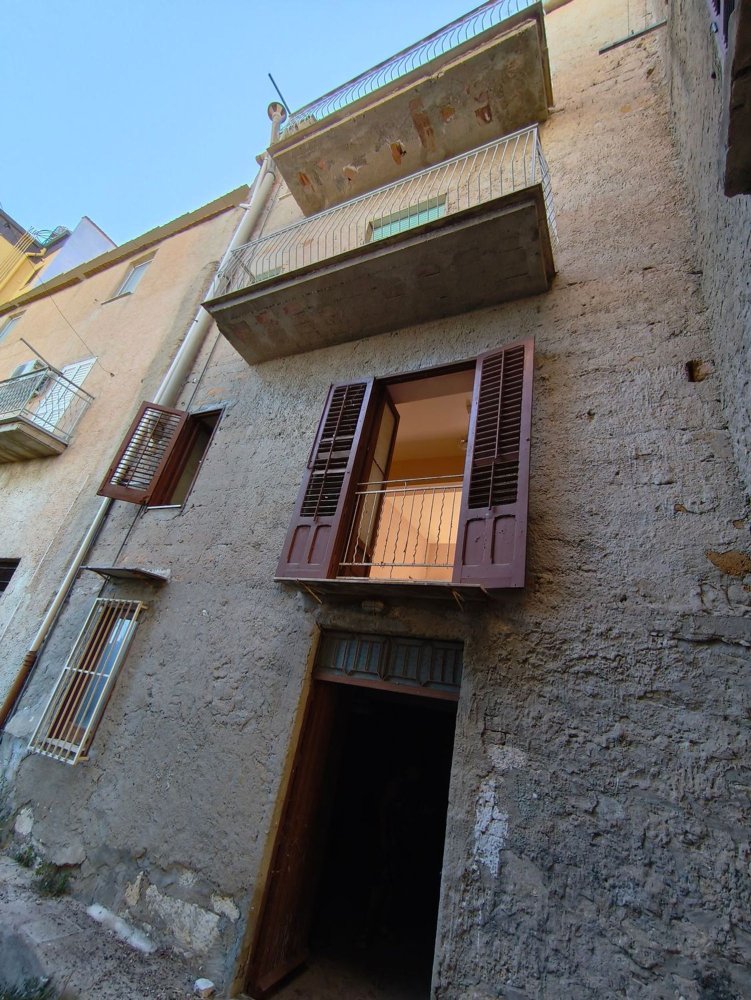 7-salle Maison à Aragona, Italy No. 275577