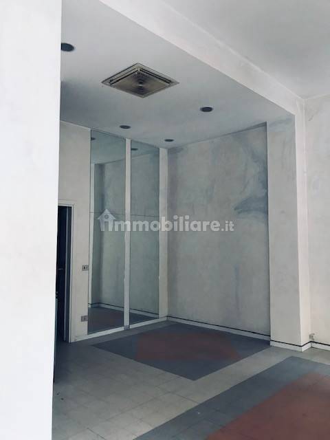 Propiedad comercial de 2 habitaciónes en Valenza, Italy No. 356002