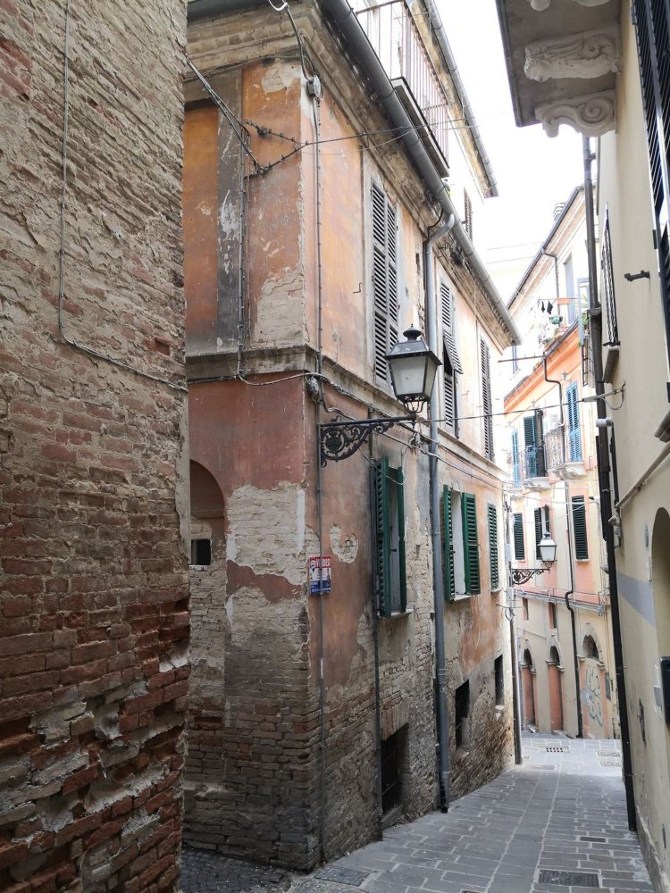 Casa de 8 divisões em Chieti, Italy N.º 211790