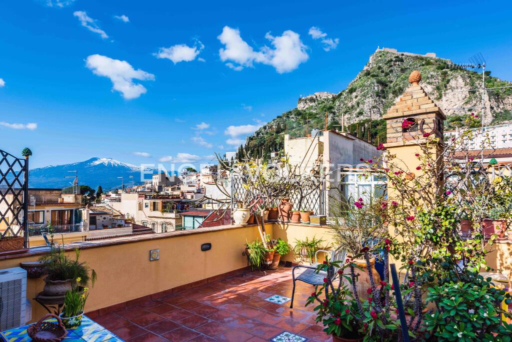 2 bedrooms Penthouse in Taormina, Italy No. 107539