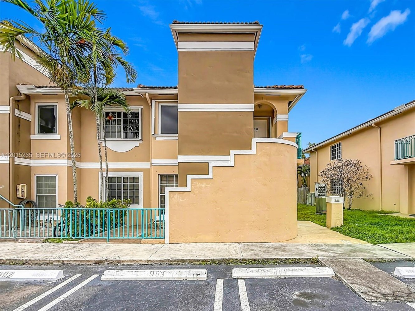 3 dormitorios dúplex en venta en Miami, Miami-Dade, Florida, USA № 614935