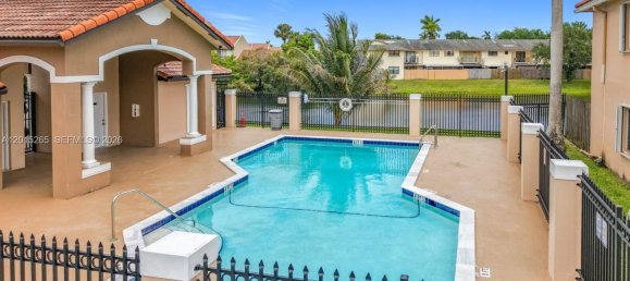 3 dormitorios dúplex en venta en Miami, Miami-Dade, Florida, USA № 614935 2