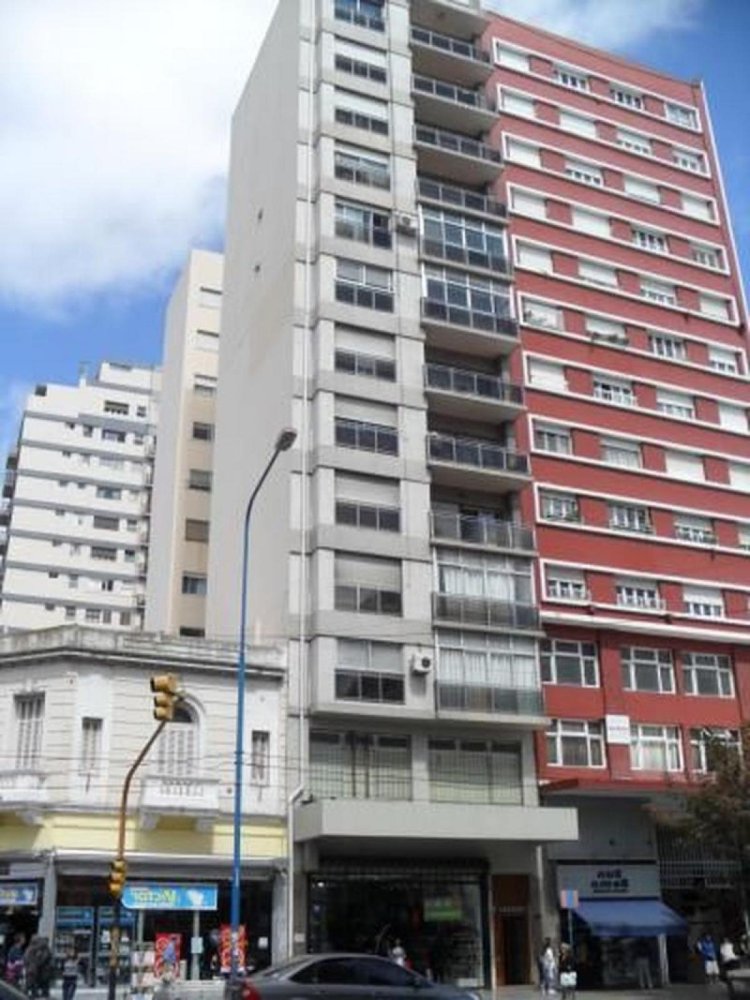 Apartamento de 3 dormitorios en Mar del Plata, Argentina No. 75654