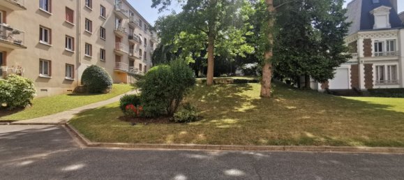 Parking à Créteil, France No. 348771 3