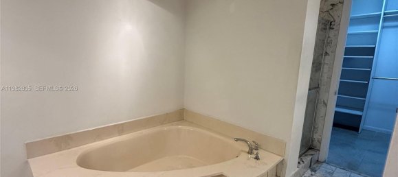 2 chambres propriété commerciale à louer à Miami, Miami-Dade, Florida, USA № 615730 16