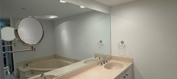 2 chambres propriété commerciale à louer à Miami, Miami-Dade, Florida, USA № 615730 17
