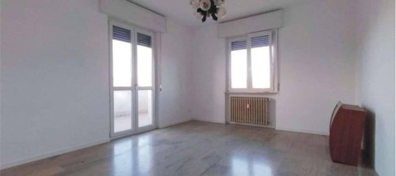 2-salle Appartement à Ponte San Pietro, Italy No. 33761 3