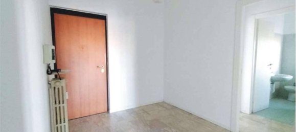 2-salle Appartement à Ponte San Pietro, Italy No. 33761 11