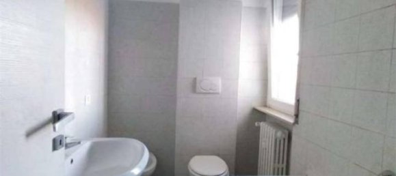 2-salle Appartement à Ponte San Pietro, Italy No. 33761 10
