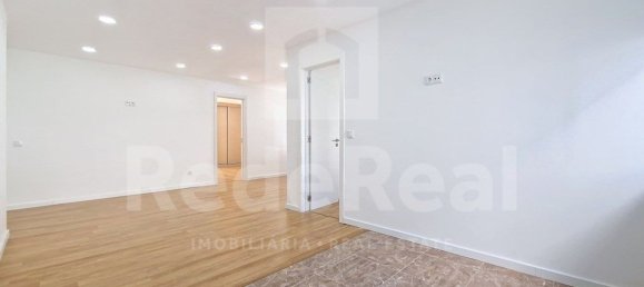 Apartamento de 4 dormitorios en Quelfes, Portugal No. 90057 9